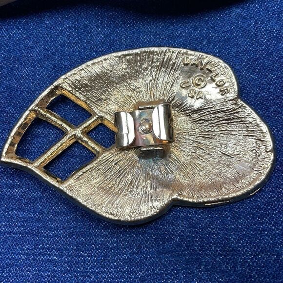 Vintage 80s Day-Lor Leaf shape Gold tone and Enamel Swirl Fashion Belt Buckle - Picture 4 of 6